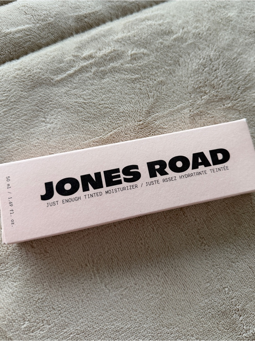 Jones Road Just Enough Tinted Moisturizer Fair Ivory 1.69 oz NIB - Picture 2 of 4